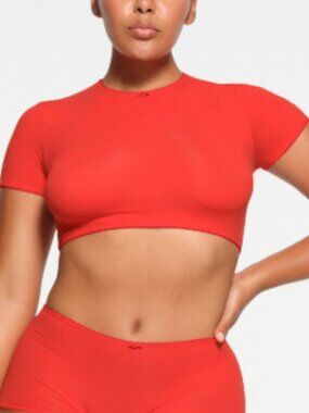 SKIMS Picot Trim Super Cropped T-Shirt - Ruby